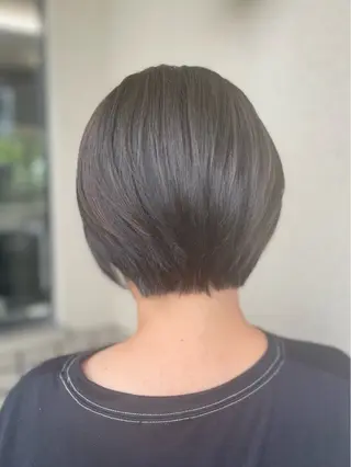 ショート カラー 沢田 瞳のヘアスタイル