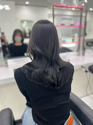 セミロング カラー オリーブカラー🫒 レイヤーカット✂︎のヘアスタイル
