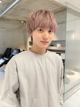 カラー メンズ Qin share salon 原宿店所属・🫧艶ハイトーン 特化🫧ライヤのヘアスタイル