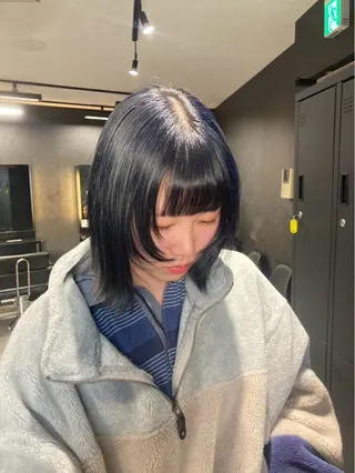 ミディアム カラー 西村 桃花のヘアスタイル