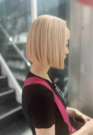 ショート カラー CHERIEブリーチ ダブルカラー　天神のヘアスタイル
