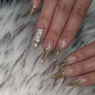 ネイル RUNWAY 　　の眉毛・アイブロウイメージ