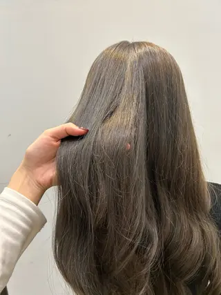 ロング カラー knot by belle所属・明津 桜空のヘアスタイル