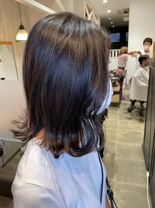 セミロング カラー 細沼 葵のヘアスタイル