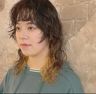 ミディアム カラー パーマ ブリーチ、パーマ 西部笑のヘアスタイル