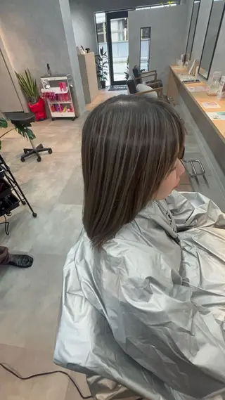 ミディアム motoトップカラー リスト/ブリーチカラのヘアスタイル