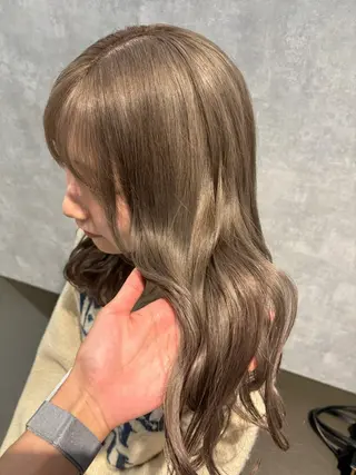 セミロング 🌐NATSUMI 🌐【寒色カラー】のヘアスタイル