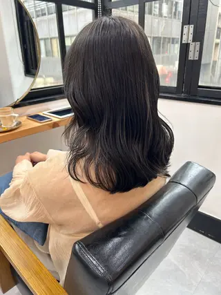 セミロング カラー CARICIA 白木 由里加のヘアスタイル