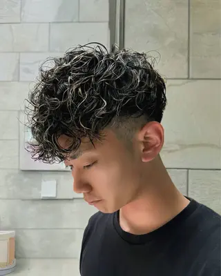 ショート カラー パーマ メンズ 鶴田 来夢のヘアスタイル