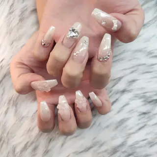 ネイル RUNWAY 　　の眉毛・アイブロウイメージ