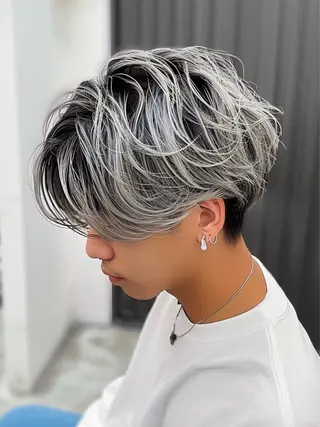 ショート パーマ メンズ メンズハイトーン メンズバレイヤージュのヘアスタイル