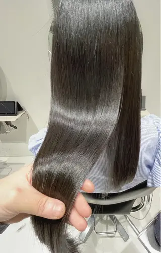 ロング カラー mai🐷髪質改善 🖤透ける暗髪🖤のヘアスタイル