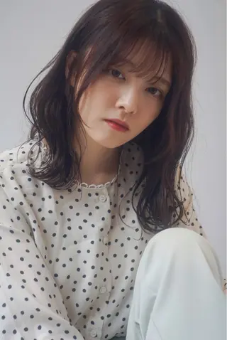 セミロング カラー 岩崎 昭憲のヘアスタイル