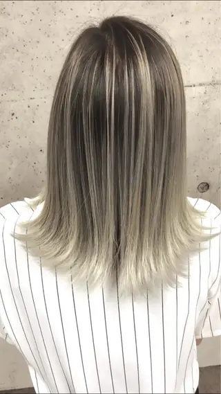 ミディアム カラー 奥山義進/ハイトーン /バレイヤージュのヘアスタイル