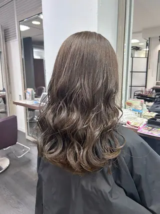 カラー ハラダ マヤのヘアスタイル