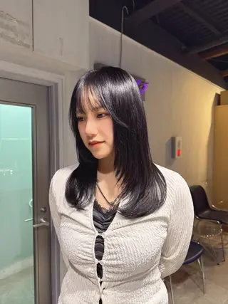セミロング カラー NANAMI🩵可愛 さ大人っぽさ韓国ヘアのヘアスタイル