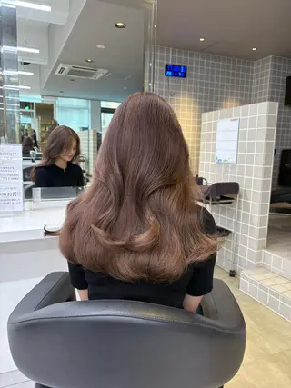 カラー ベージュ／ピンク【く すみカラー】レイヤーのヘアスタイル