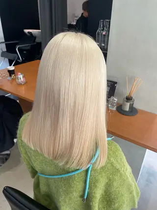 ミディアム youres hair 新宿3丁目店所属・🍫ハイトーン✖︎ 縮毛矯正🍫柴田のヘアスタイル