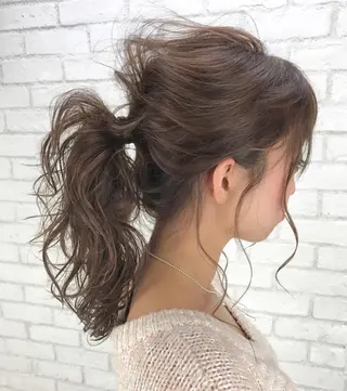 セミロング TOMOYAレイヤー ブリーチ縮毛矯正のヘアスタイル