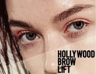 アイブロウ 肌に馴染むハイトーン /ミルクティーカラーのヘアスタイル