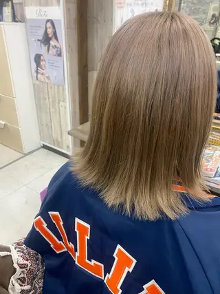 ミディアム 土屋朱理/ ハイトーンカラーのヘアスタイル