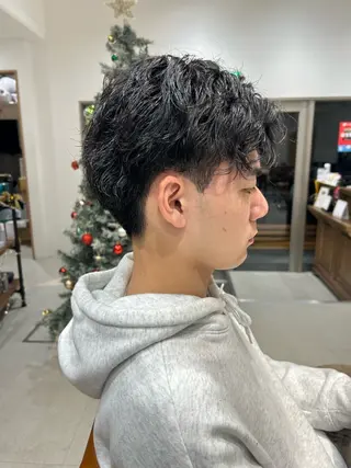 ショート パーマ メンズ 山﨑 燦人のヘアスタイル