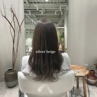 ロング カラー 峯崎 葵のヘアスタイル