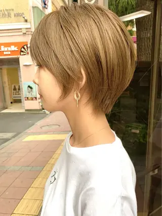 ショート カラー laff 新宿所属・ボブ/ケアパーマ/ レイヤー/縮毛矯正のヘアスタイル