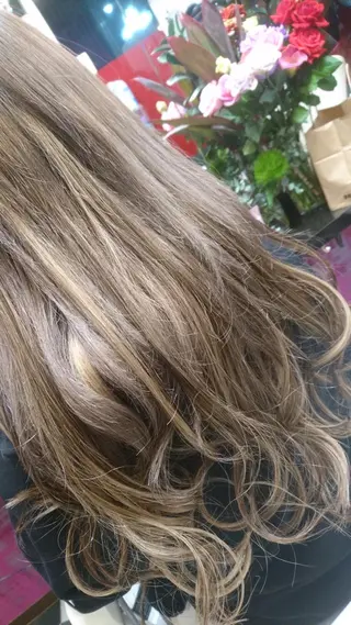 ロング ヘアアレンジ 横山 千春のヘアスタイル