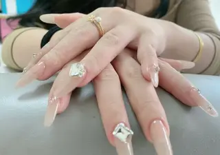 ネイル 高木 維麗絲のネイルデザイン