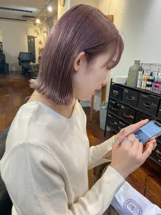 ミディアム カラー 岡本康平/ボブ /ブリーチ/レイヤーのヘアスタイル