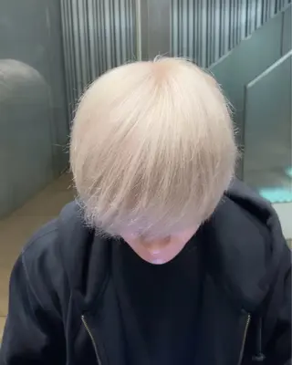 ショート カラー メンズ salowin iori原宿B1店所属・ハイトーン/髪質改善 原宿𝑺𝑬𝑵𝑨のヘアスタイル