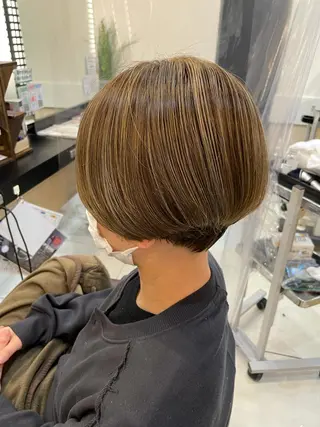 ショート カラー 内田温子大人女性 ハイライト、ボブのヘアスタイル