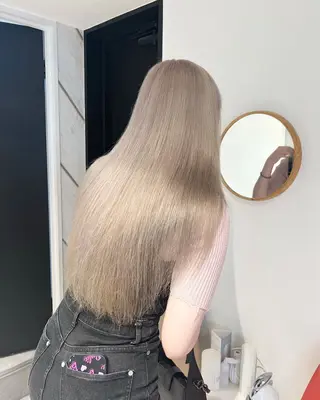 セミロング デザイン🥇複雑履歴 ハイトーン特化のヘアスタイル