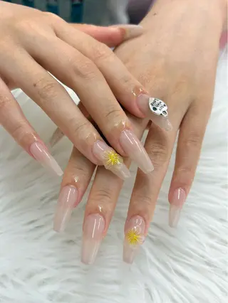 ネイル NAILSALON LUNON 獨協大学前駅店所属・LUNON 獨協大学前駅店のネイルデザイン