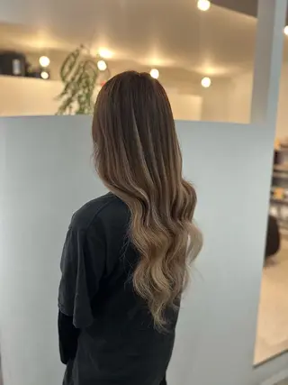 ロング TOMOMI /フロレゾンのヘアスタイル