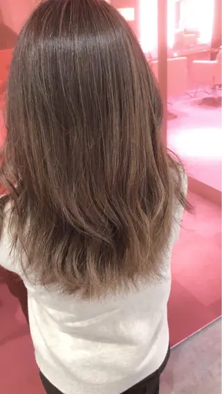 ロング カラー 河井 史織のヘアスタイル