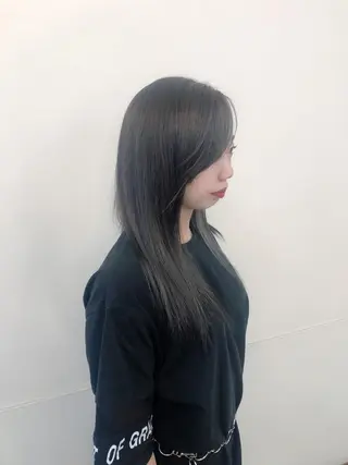 セミロング 崎山 瑠依のヘアスタイル