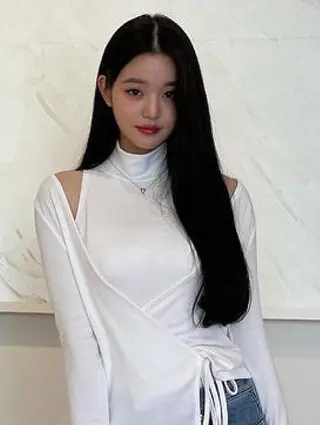 セミロング 韓国ヘア🩵 🩵BIZEのヘアスタイル