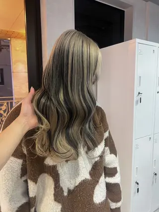 ロング カラー デザインカラーハイト ーン/konomiのヘアスタイル