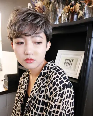 ショート カラー 山口 悟のヘアスタイル