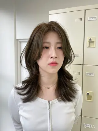 セミロング MOE 福岡韓国ヘア✧︎のヘアスタイル