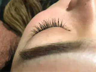 マツエク・マツパ RADnoel 梅田茶屋町のヘアスタイル