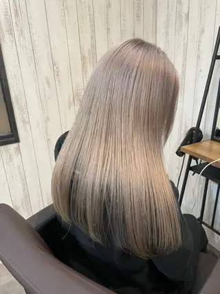 カラー ハイトーン✨酸性スト レート✨高田めぐみのヘアスタイル