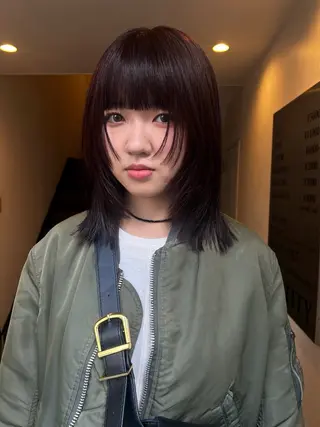 ミディアム hen所属・心斎橋/レイヤー/ ブリーチ/モエのヘアスタイル