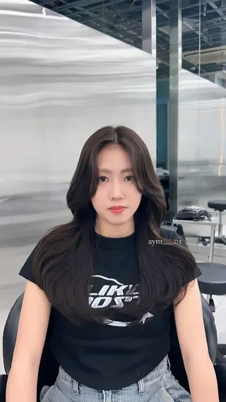 セミロング 韓国ヘア AYUMIのヘアスタイル