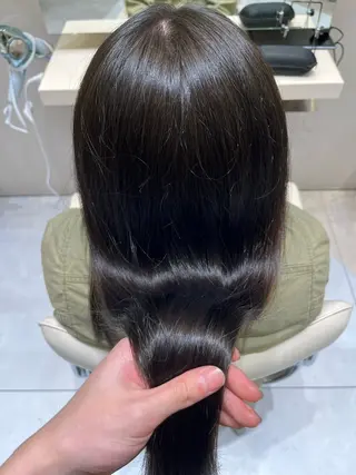 ロング k-two 関 七海のヘアスタイル