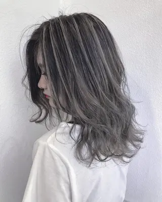 ミディアム カラー mimiiy梅田 中崎町ハイトーンのヘアスタイル