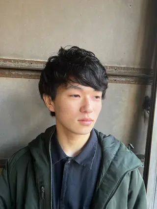ショート パーマ メンズ 鈴木 達成のヘアスタイル