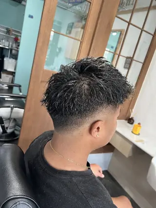 ショート パーマ メンズ √BARBERSHOP(ルートバーバーショップ)所属・√BARBER  SHOPのヘアスタイル